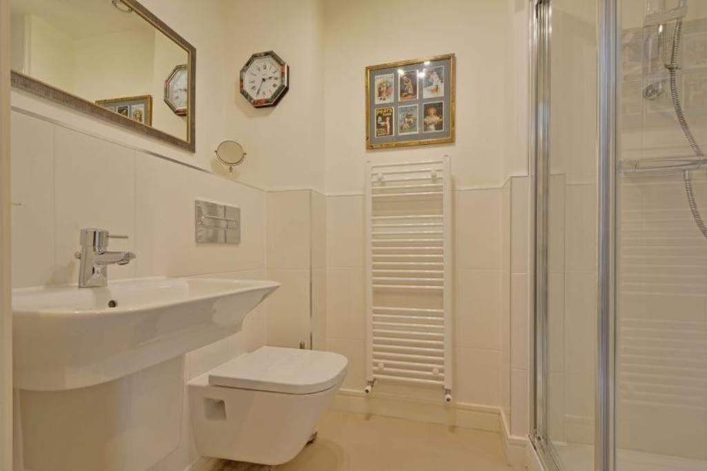 Stunning Apartment, Balconies, Private Beach, Coast Path צ'רלסטאון מראה חיצוני תמונה