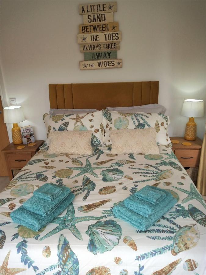 Stunning Apartment, Balconies, Private Beach, Coast Path צ'רלסטאון מראה חיצוני תמונה